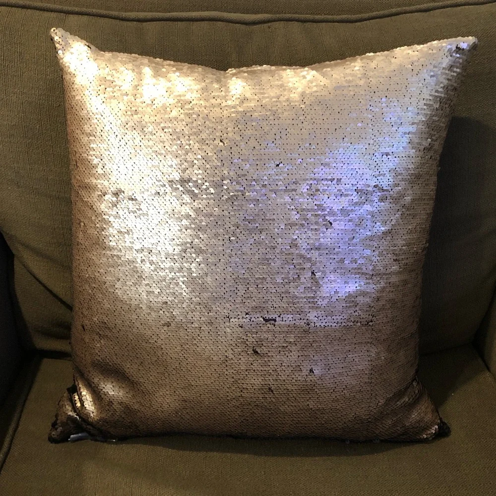 NWOT Aviva Stanoff Mermaid Sequined Black & Champagne Gold Down‎ Pillow 18 x 18